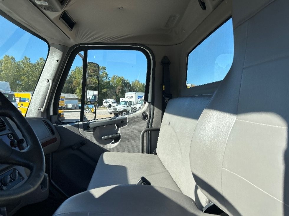 Cab and Chassis Truck-Light and Medium Duty Trucks-Freightliner-2018-M2-Poplar Bluff-MO-278,272\n\t\tmiles-$ 25,500 - Image 14