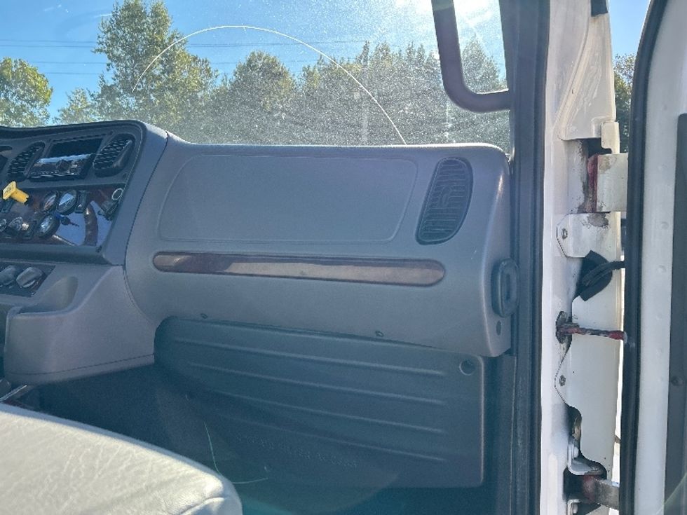 Cab and Chassis Truck-Light and Medium Duty Trucks-Freightliner-2018-M2-Poplar Bluff-MO-278,272\n\t\tmiles-$ 25,500 - Image 16