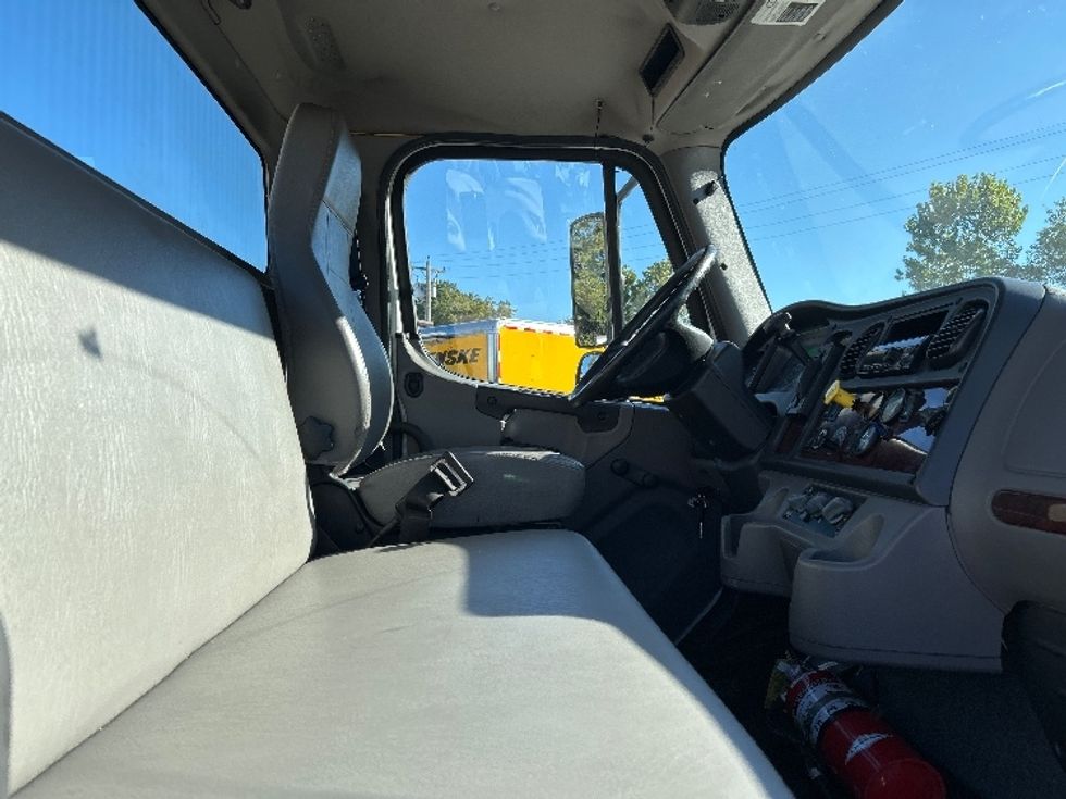 Cab and Chassis Truck-Light and Medium Duty Trucks-Freightliner-2018-M2-Poplar Bluff-MO-278,272\n\t\tmiles-$ 25,500 - Image 17