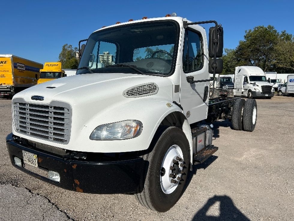 Cab and Chassis Truck-Light and Medium Duty Trucks-Freightliner-2018-M2-Poplar Bluff-MO-278,272\n\t\tmiles-$ 25,500 - Image 3