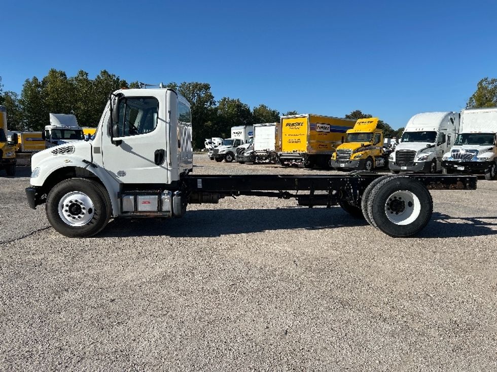 Cab and Chassis Truck-Light and Medium Duty Trucks-Freightliner-2018-M2-Poplar Bluff-MO-278,272\n\t\tmiles-$ 25,500 - Image 4