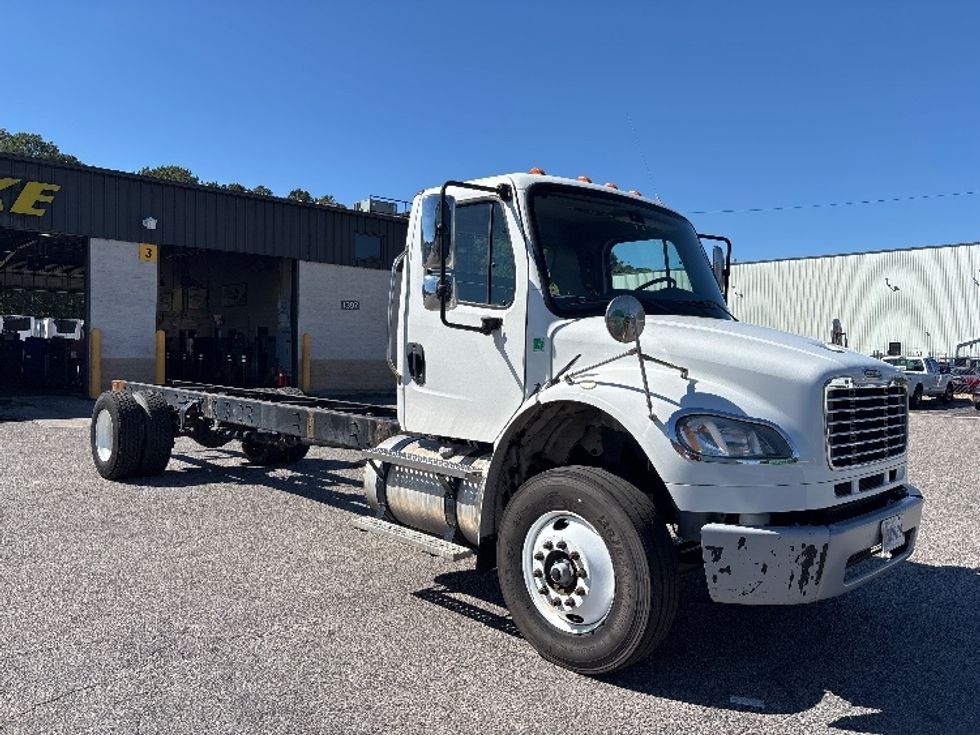 Cab and Chassis Truck-Light and Medium Duty Trucks-Freightliner-2018-M2-Prince George-VA-148,219\n\t\tmiles-$ 40,000 - Image 1