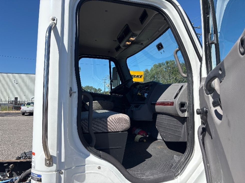Cab and Chassis Truck-Light and Medium Duty Trucks-Freightliner-2018-M2-Prince George-VA-148,219\n\t\tmiles-$ 40,000 - Image 12