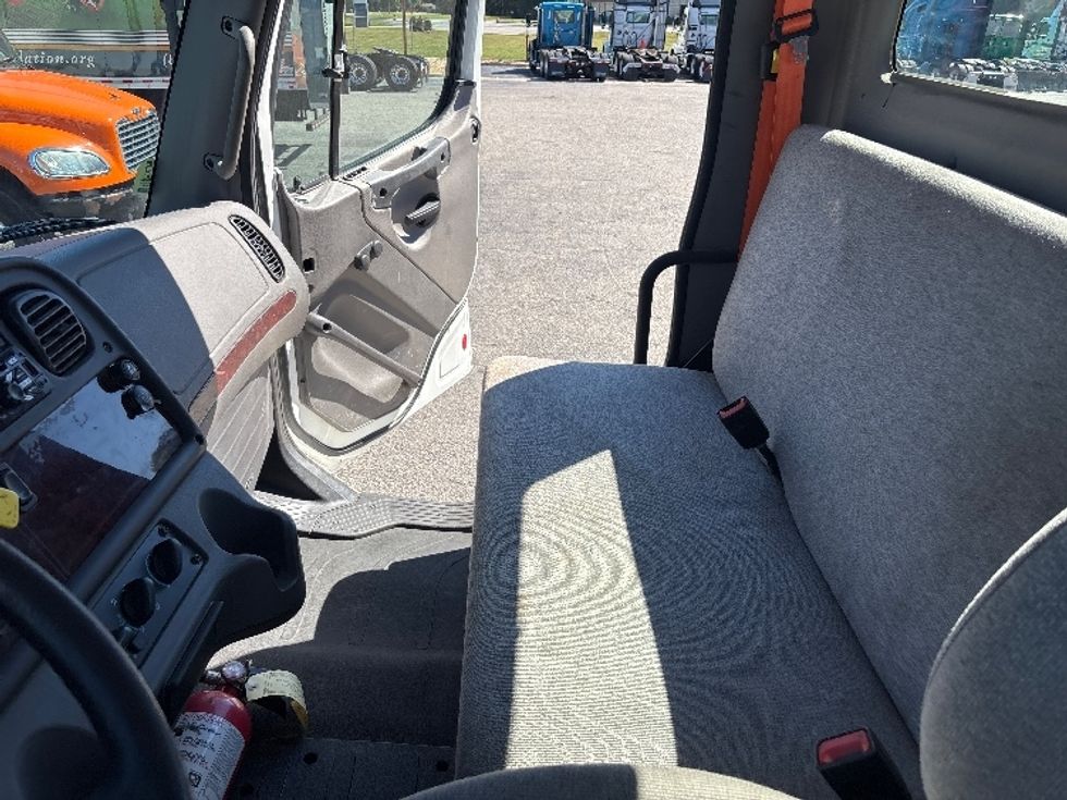 Cab and Chassis Truck-Light and Medium Duty Trucks-Freightliner-2018-M2-Prince George-VA-148,219\n\t\tmiles-$ 40,000 - Image 15