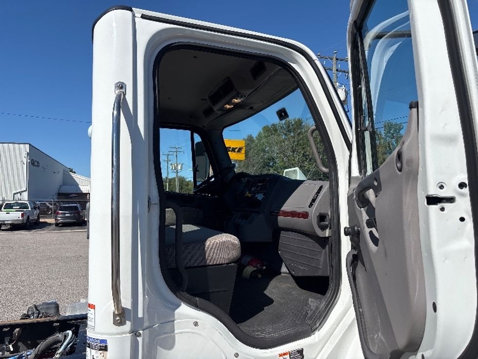 Cab and Chassis Truck-Light and Medium Duty Trucks-Freightliner-2018-M2-Prince George-VA-148,219\n\t\tmiles-$ 40,000 - Image 16