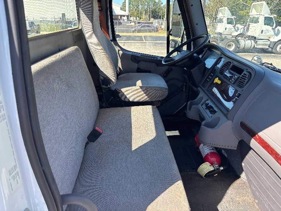 Cab and Chassis Truck-Light and Medium Duty Trucks-Freightliner-2018-M2-Prince George-VA-148,219\n\t\tmiles-$ 40,000 - Image 18