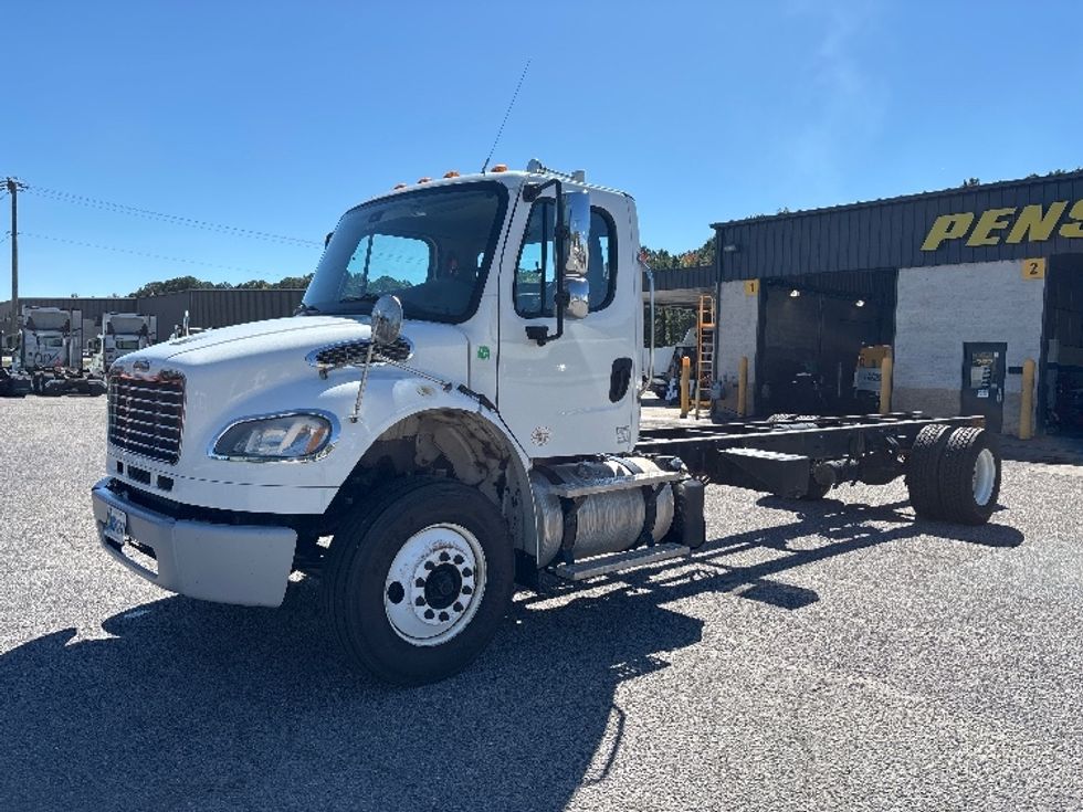 Cab and Chassis Truck-Light and Medium Duty Trucks-Freightliner-2018-M2-Prince George-VA-148,219\n\t\tmiles-$ 40,000 - Image 3