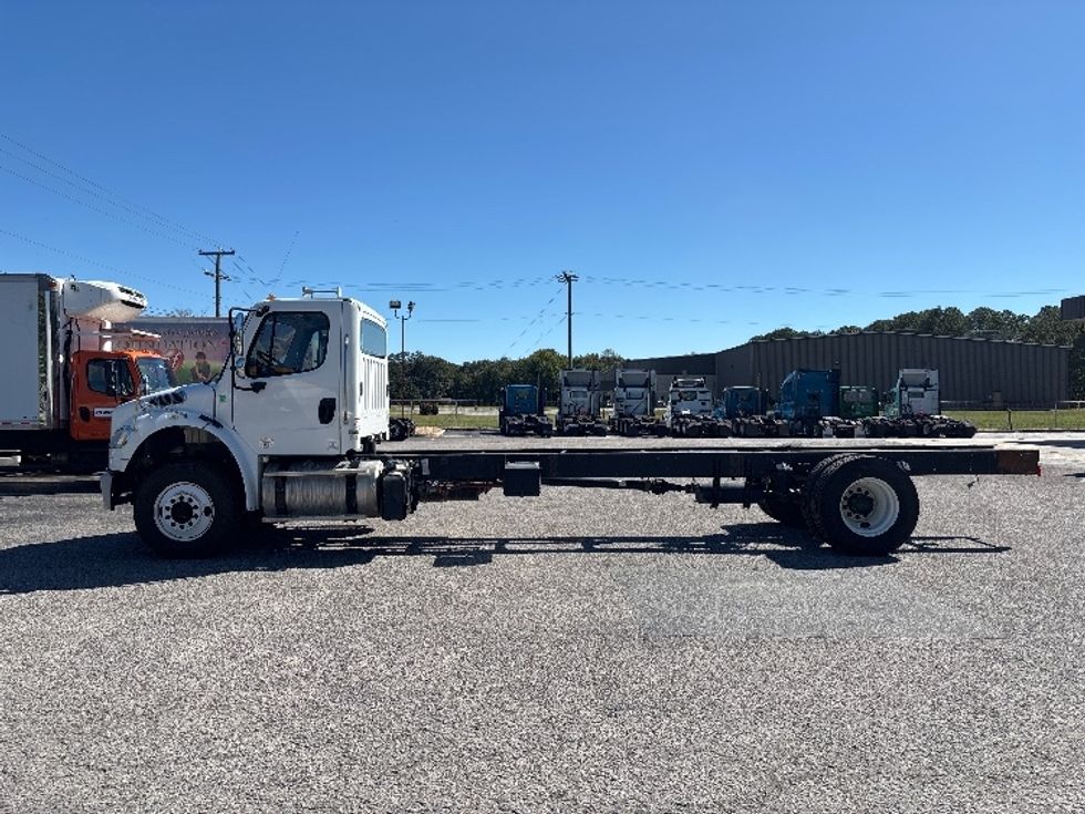 Cab and Chassis Truck-Light and Medium Duty Trucks-Freightliner-2018-M2-Prince George-VA-148,219\n\t\tmiles-$ 40,000 - Image 4