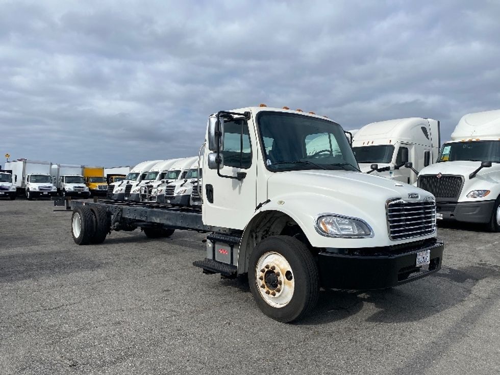 Cab and Chassis Truck-Light and Medium Duty Trucks-Freightliner-2018-M2-Torrance-CA-162,662\n\t\tmiles-$ 40,500 - Image 1