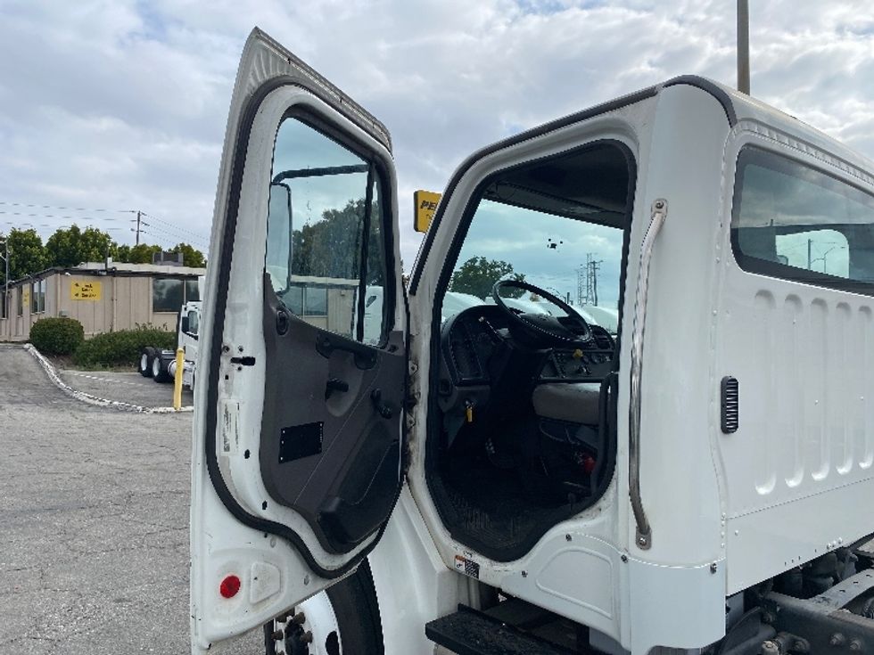 Cab and Chassis Truck-Light and Medium Duty Trucks-Freightliner-2018-M2-Torrance-CA-162,662\n\t\tmiles-$ 40,500 - Image 12
