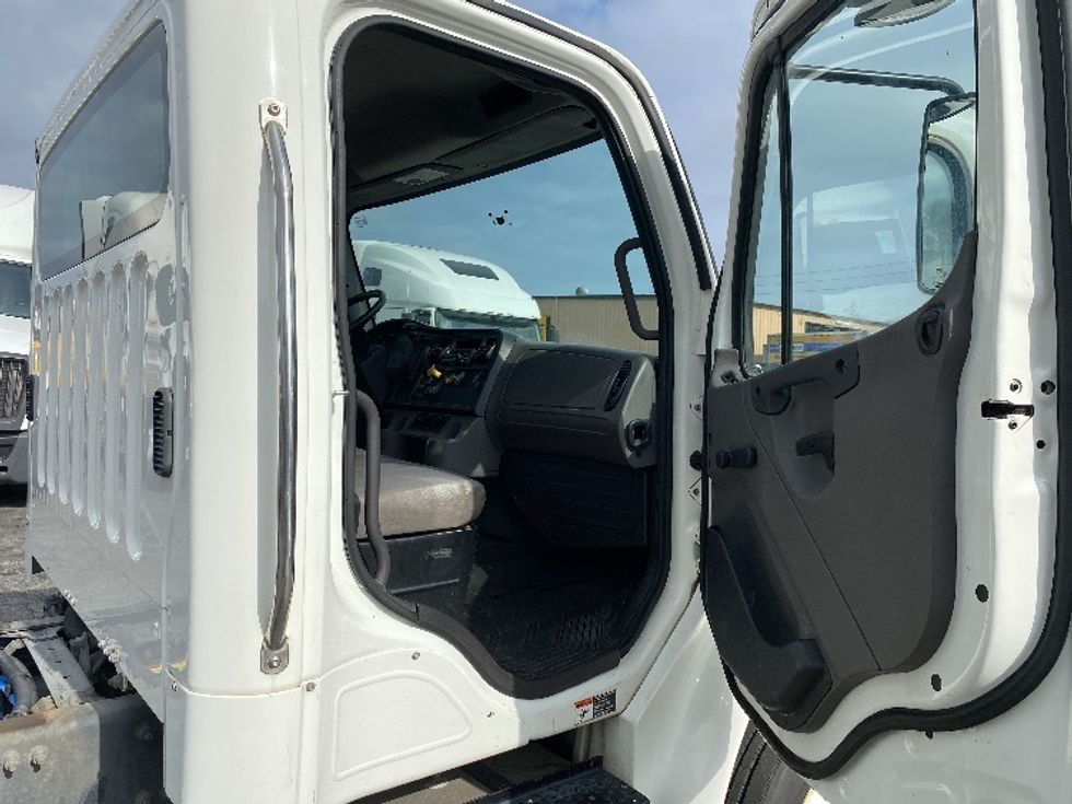 Cab and Chassis Truck-Light and Medium Duty Trucks-Freightliner-2018-M2-Torrance-CA-162,662\n\t\tmiles-$ 40,500 - Image 16