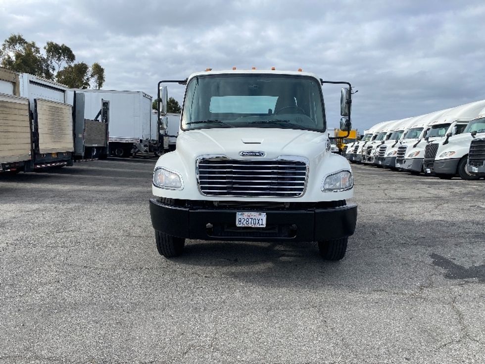 Cab and Chassis Truck-Light and Medium Duty Trucks-Freightliner-2018-M2-Torrance-CA-162,662\n\t\tmiles-$ 40,500 - Image 2