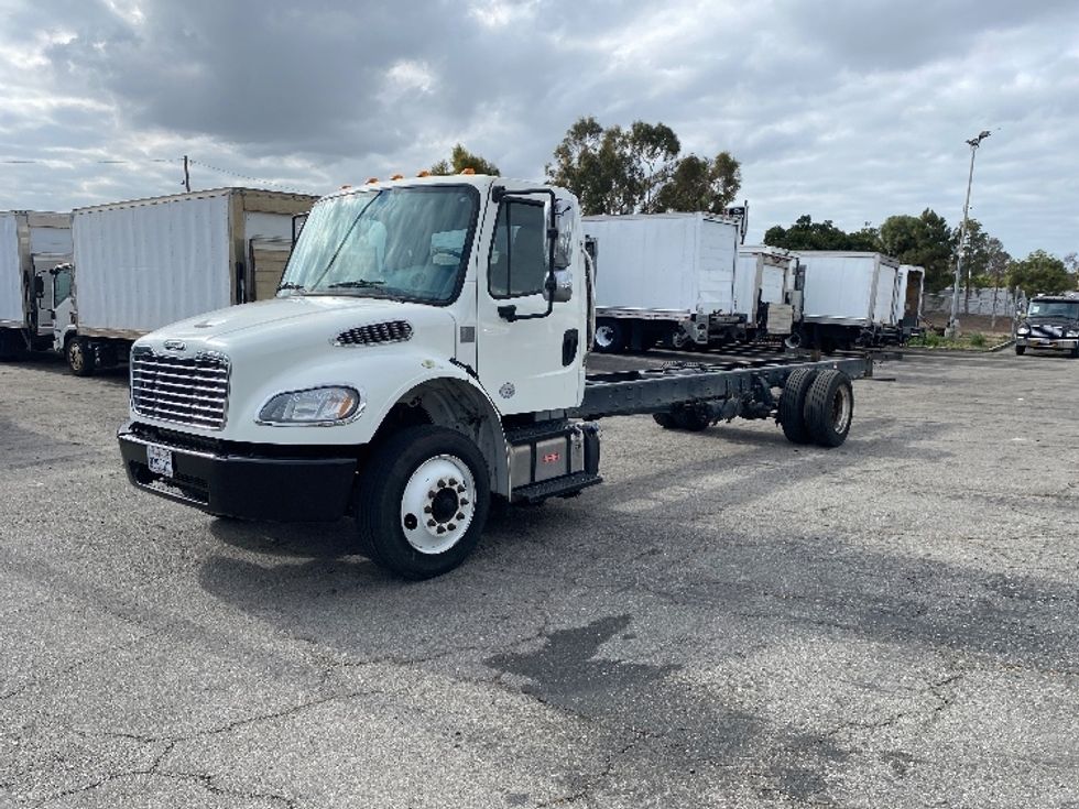 Cab and Chassis Truck-Light and Medium Duty Trucks-Freightliner-2018-M2-Torrance-CA-162,662\n\t\tmiles-$ 40,500 - Image 3