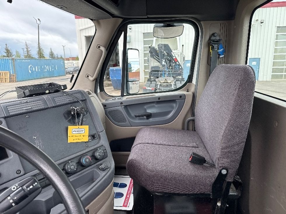 Cab and Chassis Truck-Light and Medium Duty Trucks-Freightliner-2018-X11342S-Calgary-AB-642,862\n\t\tkm-$ 72,000 - Image 21