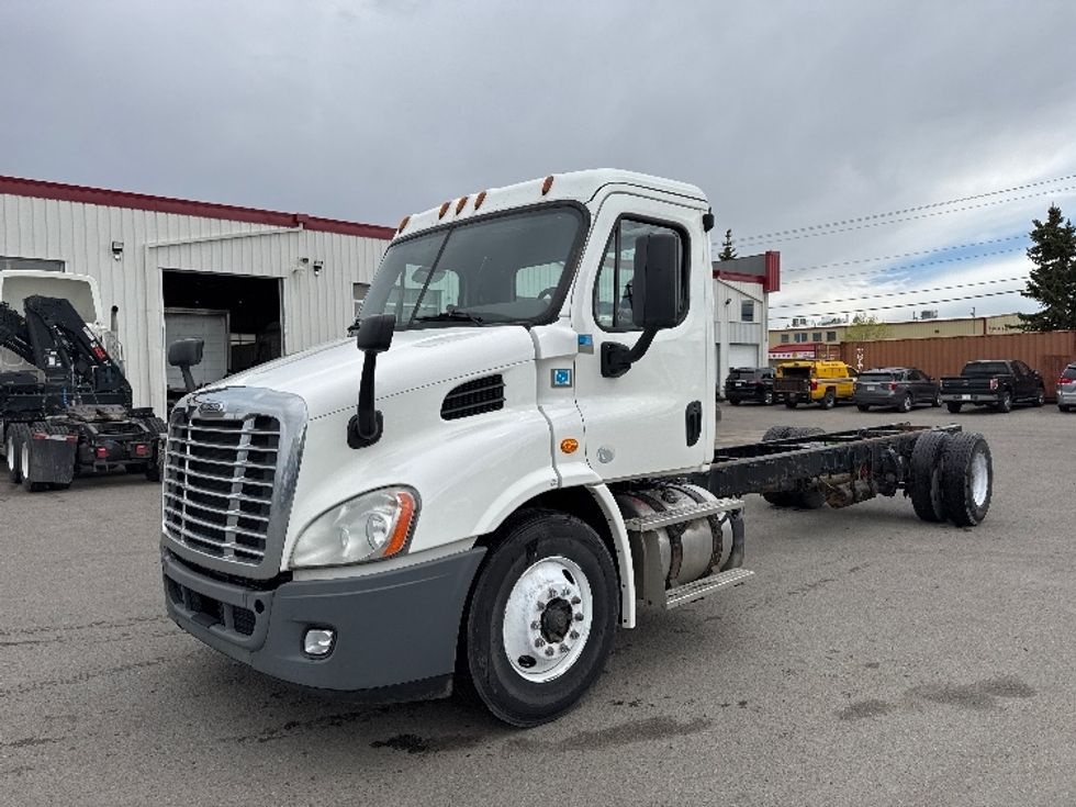 Cab and Chassis Truck-Light and Medium Duty Trucks-Freightliner-2018-X11342S-Calgary-AB-642,862\n\t\tkm-$ 72,000 - Image 3