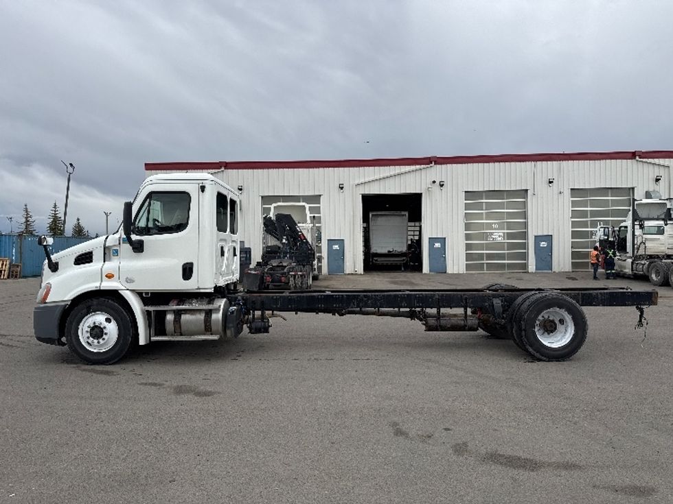 Cab and Chassis Truck-Light and Medium Duty Trucks-Freightliner-2018-X11342S-Calgary-AB-642,862\n\t\tkm-$ 72,000 - Image 4