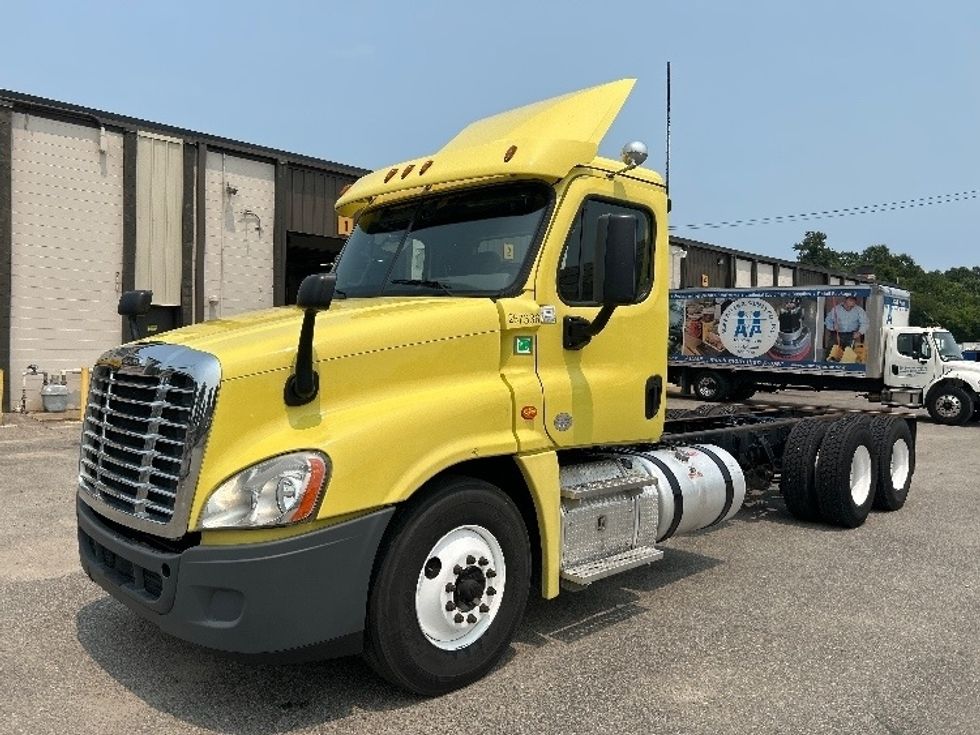 Cab and Chassis Truck-Light and Medium Duty Trucks-Freightliner-2019-Cascadia X12564S-Prince George-VA-418,668\n\t\tmiles-$ 76,500 - Image 3