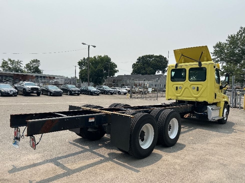 Cab and Chassis Truck-Light and Medium Duty Trucks-Freightliner-2019-Cascadia X12564S-Prince George-VA-418,668\n\t\tmiles-$ 76,500 - Image 10