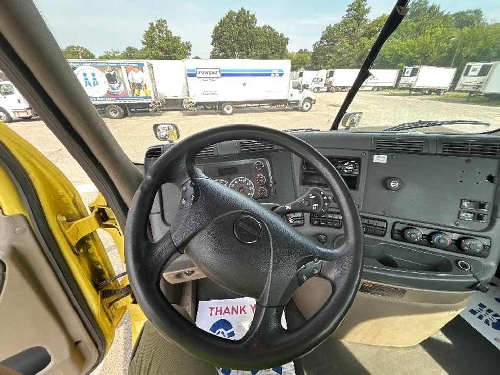 Cab and Chassis Truck-Light and Medium Duty Trucks-Freightliner-2019-Cascadia X12564S-Prince George-VA-418,668\n\t\tmiles-$ 76,500 - Image 15