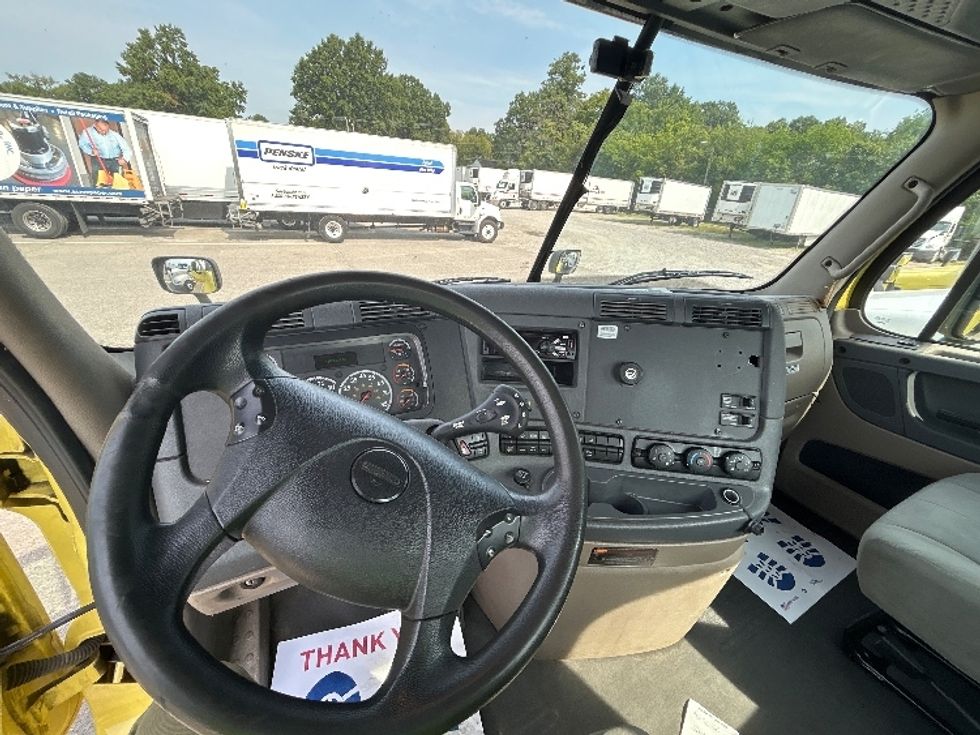 Cab and Chassis Truck-Light and Medium Duty Trucks-Freightliner-2019-Cascadia X12564S-Prince George-VA-418,668\n\t\tmiles-$ 76,500 - Image 14