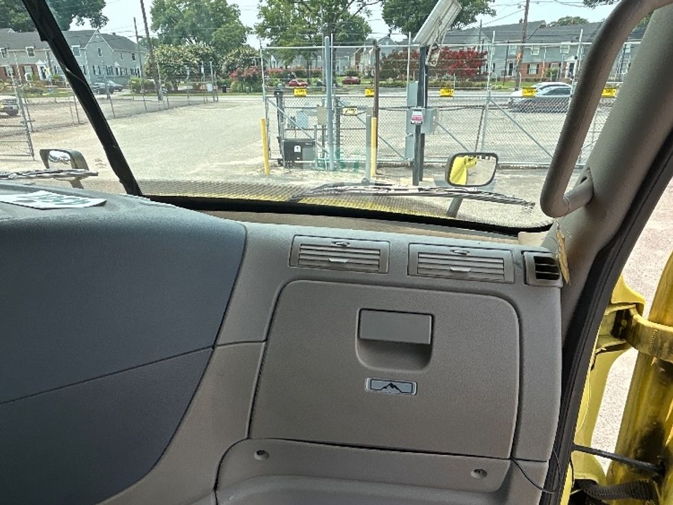 Cab and Chassis Truck-Light and Medium Duty Trucks-Freightliner-2019-Cascadia X12564S-Prince George-VA-418,668\n\t\tmiles-$ 76,500 - Image 18
