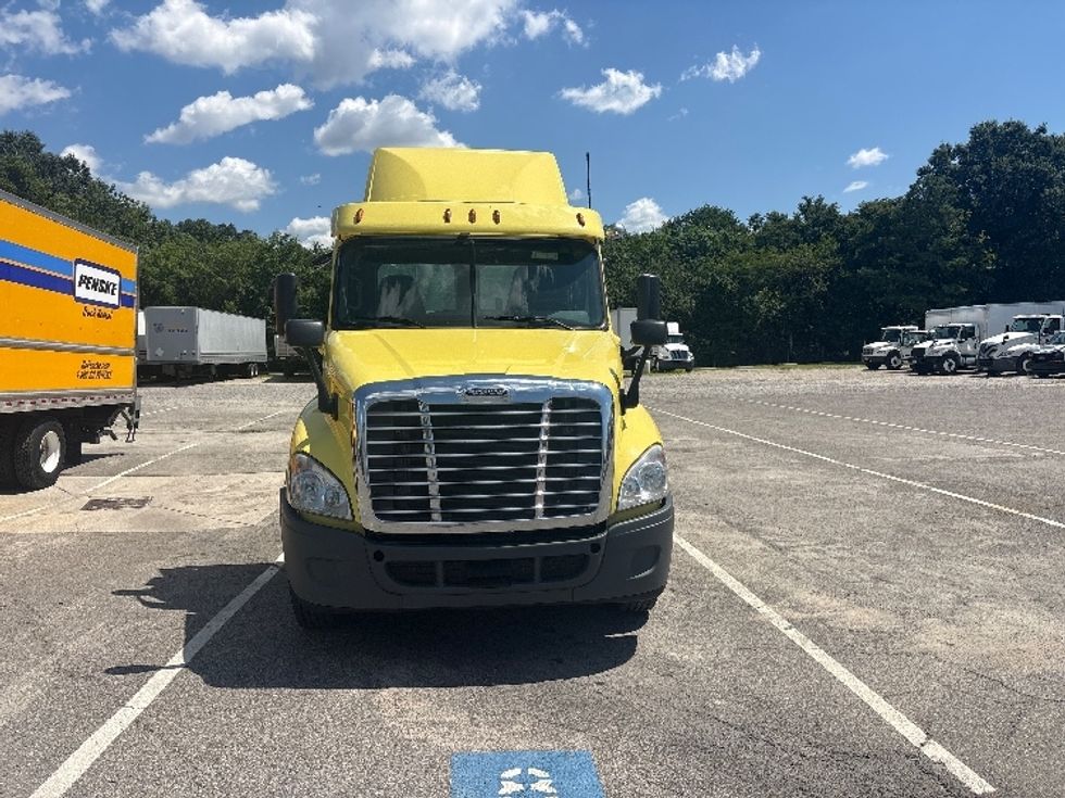 Cab and Chassis Truck-Light and Medium Duty Trucks-Freightliner-2019-Cascadia X12564S-Richmond-VA-539,969\n\t\tmiles-$ 72,250 - Image 2