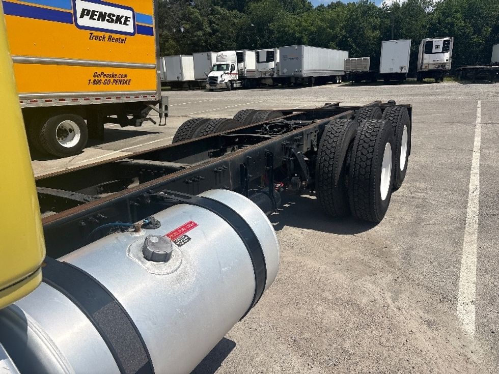Cab and Chassis Truck-Light and Medium Duty Trucks-Freightliner-2019-Cascadia X12564S-Richmond-VA-539,969\n\t\tmiles-$ 72,250 - Image 5