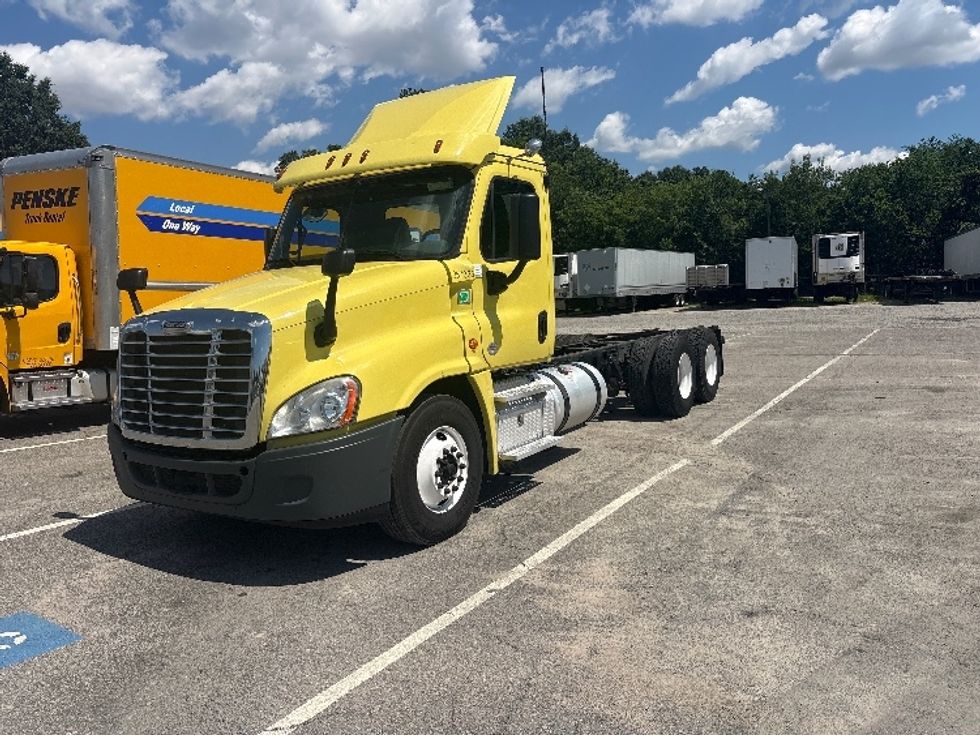 Cab and Chassis Truck-Light and Medium Duty Trucks-Freightliner-2019-Cascadia X12564S-Richmond-VA-539,969\n\t\tmiles-$ 72,250 - Image 3