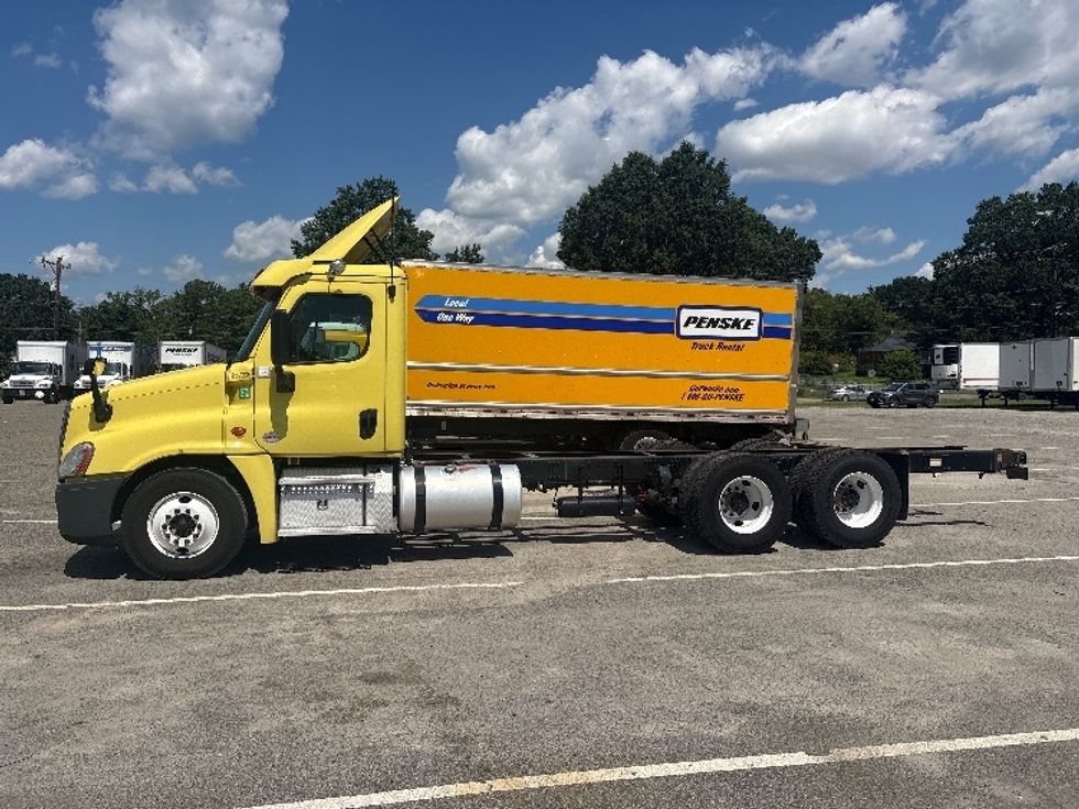 Cab and Chassis Truck-Light and Medium Duty Trucks-Freightliner-2019-Cascadia X12564S-Richmond-VA-539,969\n\t\tmiles-$ 72,250 - Image 4