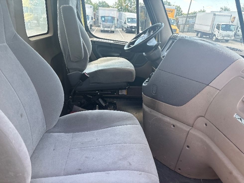 Cab and Chassis Truck-Light and Medium Duty Trucks-Freightliner-2019-Cascadia X12564S-Richmond-VA-539,969\n\t\tmiles-$ 72,250 - Image 15