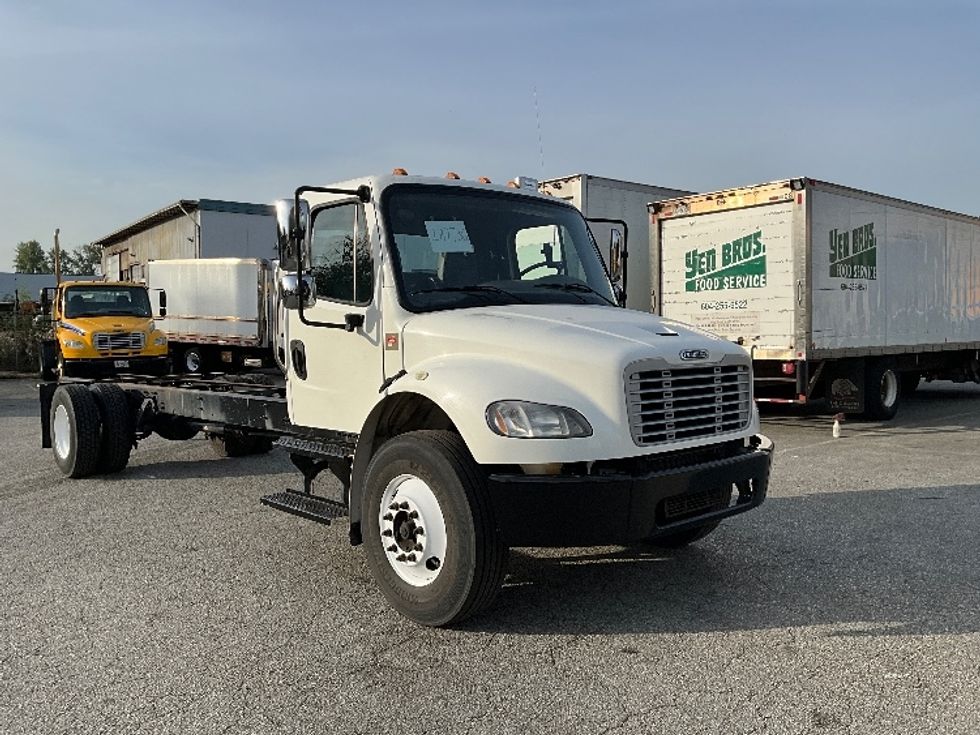 Cab and Chassis Truck-Light and Medium Duty Trucks-Freightliner-2019-M2-Abbotsford-BC-336,747\n\t\tkm-$ 46,000 - Image 1