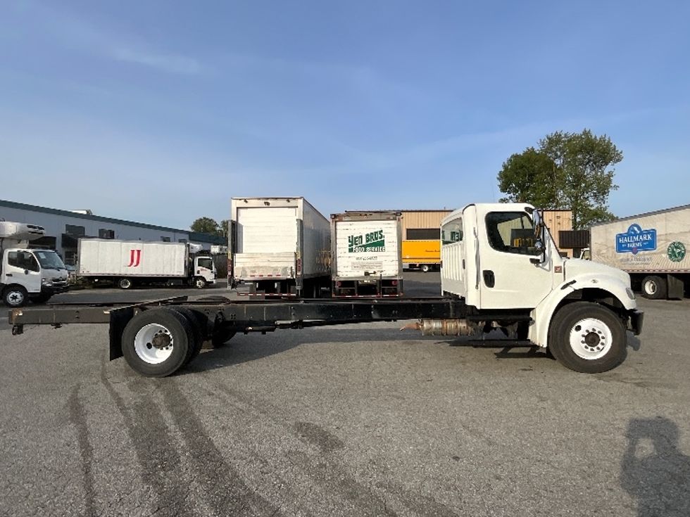 Cab and Chassis Truck-Light and Medium Duty Trucks-Freightliner-2019-M2-Abbotsford-BC-336,747\n\t\tkm-$ 46,000 - Image 10