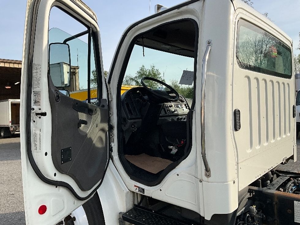Cab and Chassis Truck-Light and Medium Duty Trucks-Freightliner-2019-M2-Abbotsford-BC-336,747\n\t\tkm-$ 46,000 - Image 11