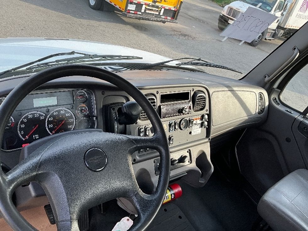 Cab and Chassis Truck-Light and Medium Duty Trucks-Freightliner-2019-M2-Abbotsford-BC-336,747\n\t\tkm-$ 46,000 - Image 13