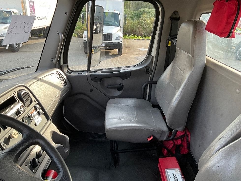 Cab and Chassis Truck-Light and Medium Duty Trucks-Freightliner-2019-M2-Abbotsford-BC-336,747\n\t\tkm-$ 46,000 - Image 14