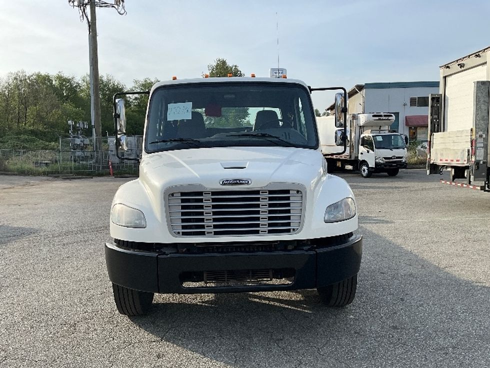 Cab and Chassis Truck-Light and Medium Duty Trucks-Freightliner-2019-M2-Abbotsford-BC-336,747\n\t\tkm-$ 46,000 - Image 2