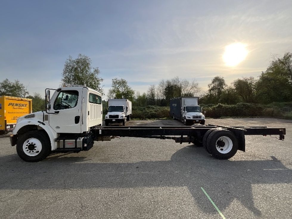 Cab and Chassis Truck-Light and Medium Duty Trucks-Freightliner-2019-M2-Abbotsford-BC-336,747\n\t\tkm-$ 46,000 - Image 4