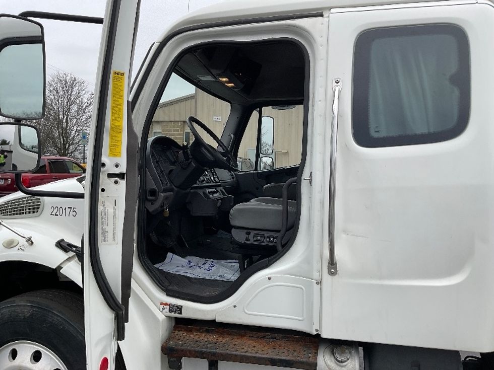 Cab and Chassis Truck-Light and Medium Duty Trucks-Freightliner-2019-M2-Bethlehem-PA-175,053\n\t\tmiles-$ 39,500 - Image 16