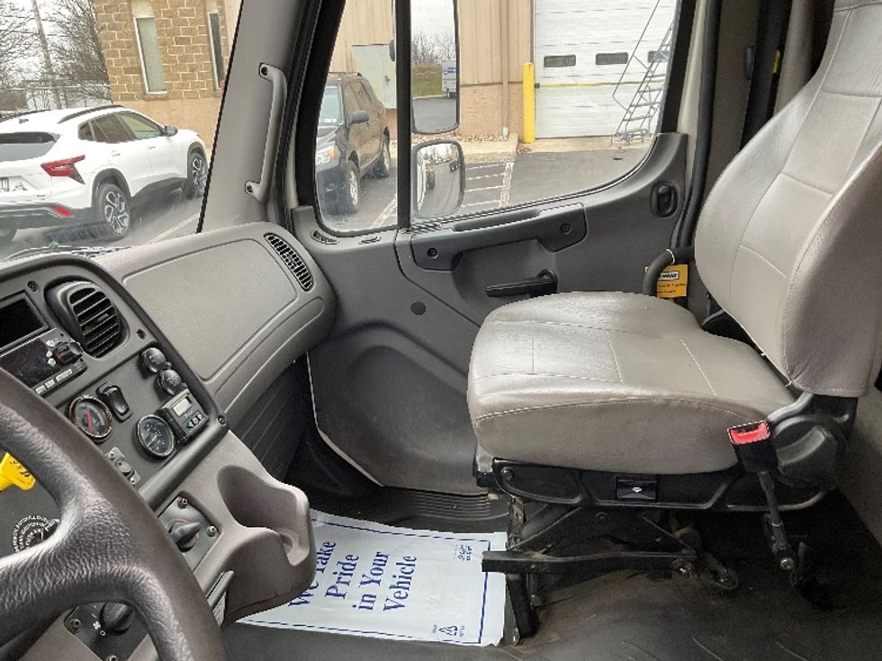 Cab and Chassis Truck-Light and Medium Duty Trucks-Freightliner-2019-M2-Bethlehem-PA-175,053\n\t\tmiles-$ 39,500 - Image 19