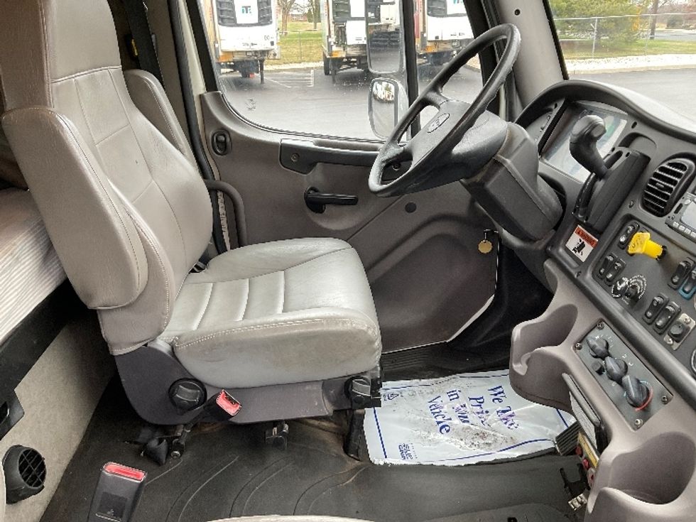 Cab and Chassis Truck-Light and Medium Duty Trucks-Freightliner-2019-M2-Bethlehem-PA-175,053\n\t\tmiles-$ 39,500 - Image 22