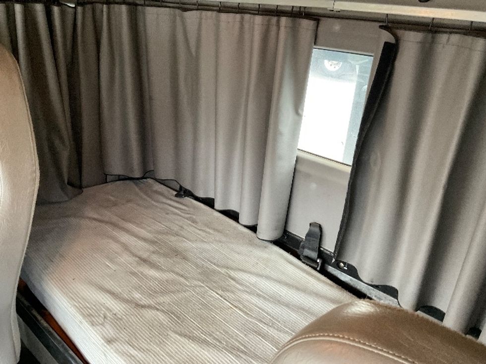 Cab and Chassis Truck-Light and Medium Duty Trucks-Freightliner-2019-M2-Bethlehem-PA-175,053\n\t\tmiles-$ 39,500 - Image 26