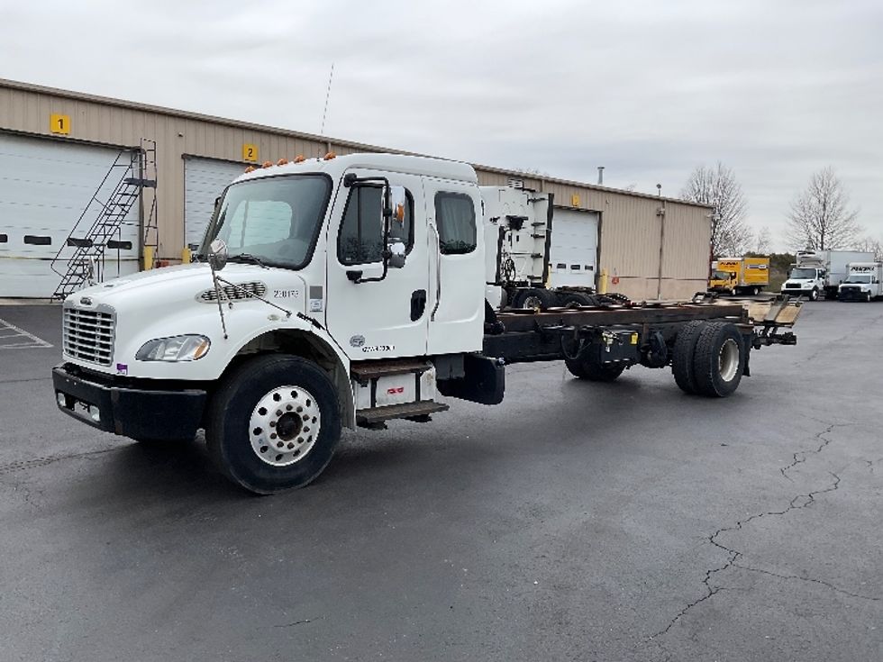Cab and Chassis Truck-Light and Medium Duty Trucks-Freightliner-2019-M2-Bethlehem-PA-175,053\n\t\tmiles-$ 39,500 - Image 3
