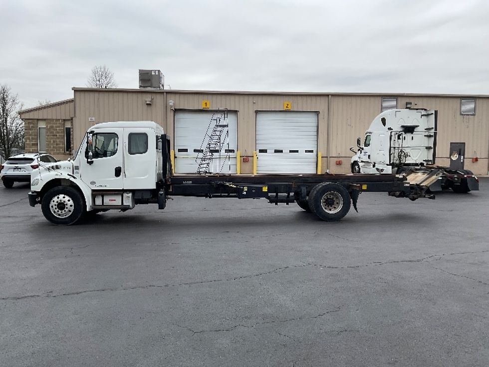 Cab and Chassis Truck-Light and Medium Duty Trucks-Freightliner-2019-M2-Bethlehem-PA-175,053\n\t\tmiles-$ 39,500 - Image 4