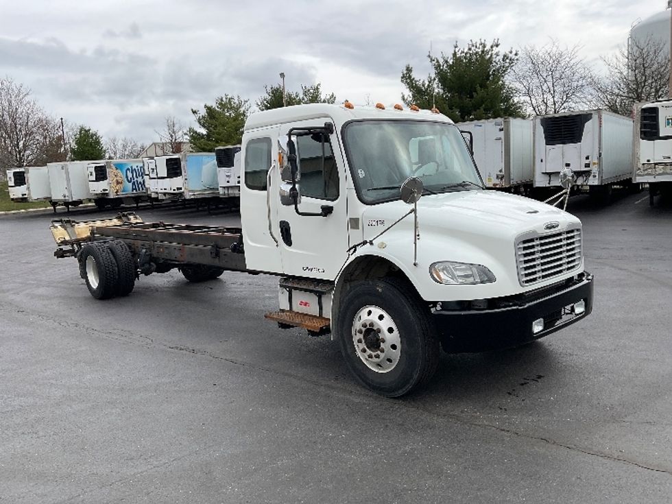 Cab and Chassis Truck-Light and Medium Duty Trucks-Freightliner-2019-M2-Bethlehem-PA-181,542\n\t\tmiles-$ 41,250 - Image 1