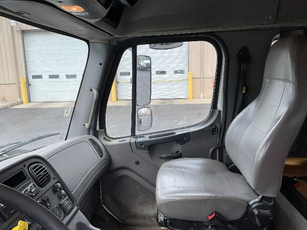 Cab and Chassis Truck-Light and Medium Duty Trucks-Freightliner-2019-M2-Bethlehem-PA-181,542\n\t\tmiles-$ 41,250 - Image 19