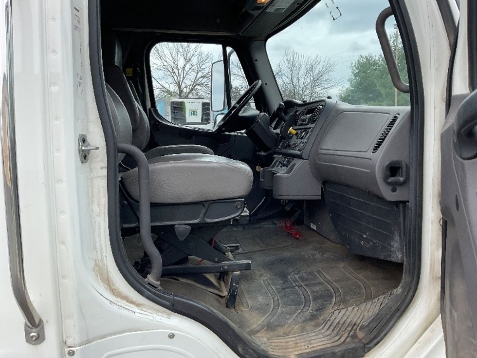 Cab and Chassis Truck-Light and Medium Duty Trucks-Freightliner-2019-M2-Bethlehem-PA-181,542\n\t\tmiles-$ 41,250 - Image 20