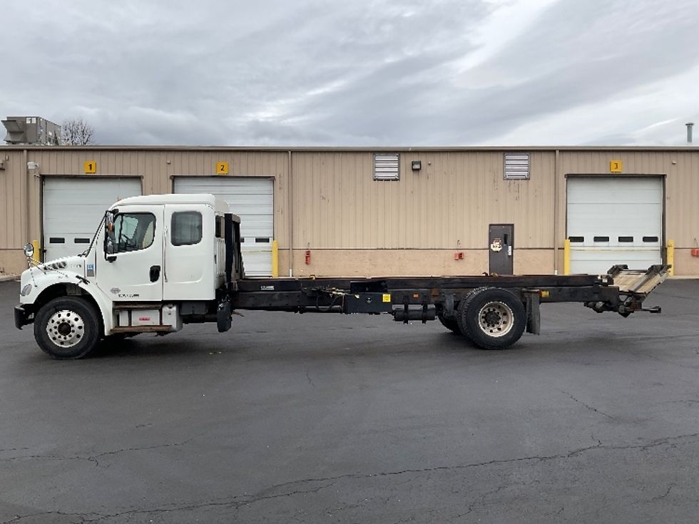 Cab and Chassis Truck-Light and Medium Duty Trucks-Freightliner-2019-M2-Bethlehem-PA-181,542\n\t\tmiles-$ 41,250 - Image 4