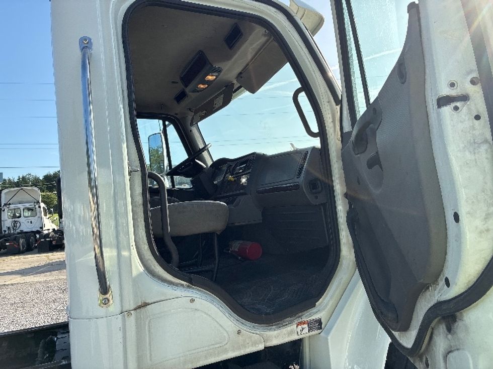 Cab and Chassis Truck-Light and Medium Duty Trucks-Freightliner-2019-M2-Birmingham-AL-311,655\n\t\tmiles-$ 32,500 - Image 15