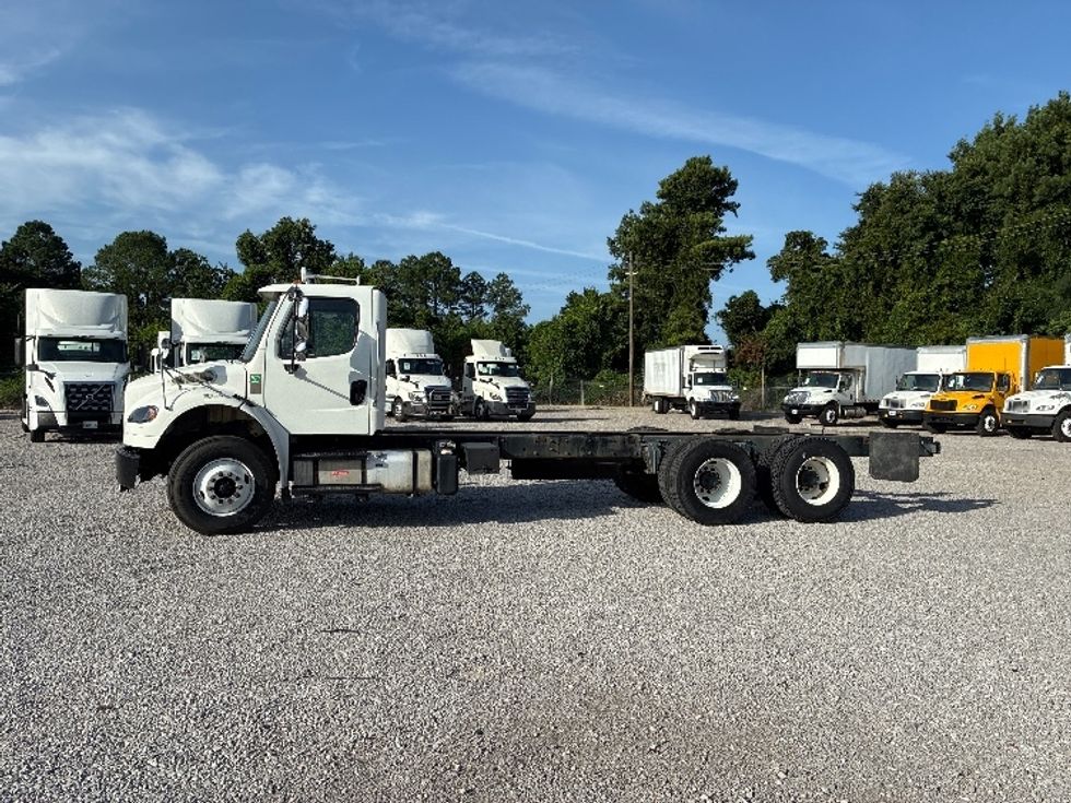 Cab and Chassis Truck-Light and Medium Duty Trucks-Freightliner-2019-M2-Birmingham-AL-311,655\n\t\tmiles-$ 32,500 - Image 4