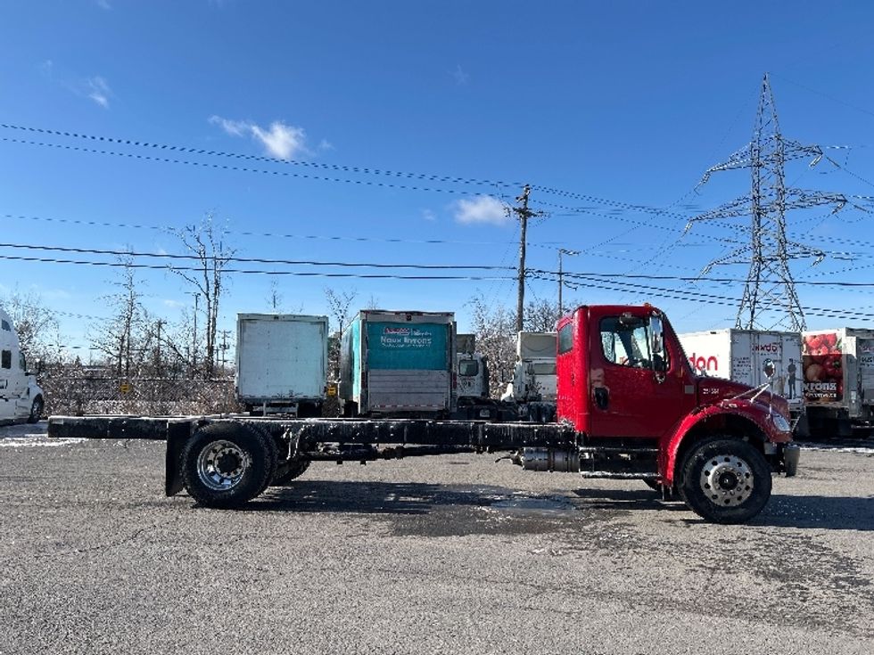 Cab and Chassis Truck-Light and Medium Duty Trucks-Freightliner-2019-M2-Boucherville-PQ-260,000\n\t\tkm-$ 44,250 - Image 13